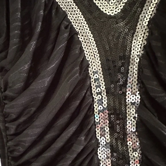 Sequin middle low cut dress - Picture 3 of 3